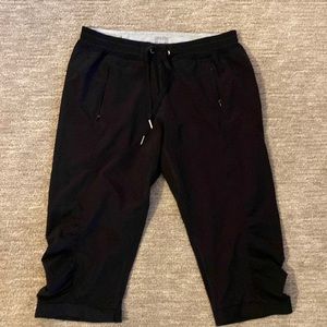 Women’s Calvin Klein Capri Performance Dry pant size M in GUC